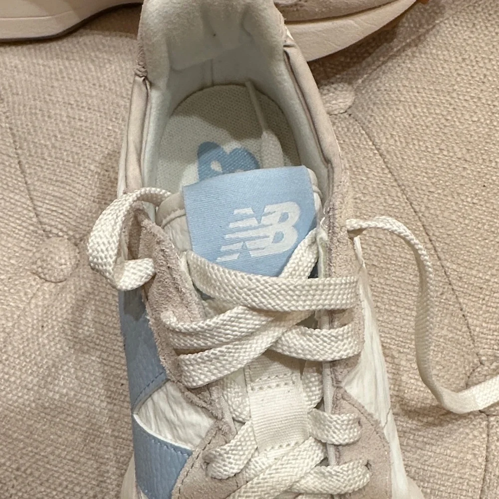 New Balance 327 Women's Beige White and Blue Sneakers - Picture 2 of 3